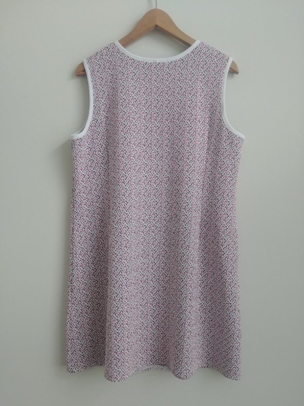 Nadya Toto Large sleeveless short mini dress with white flower shell appliques - Picture 5 of 15